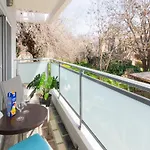Eln's Sunlit Apartament