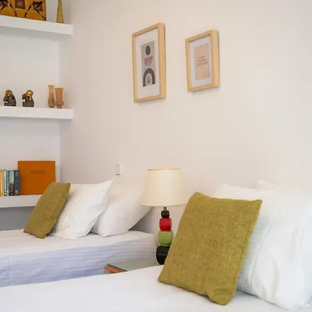 Eln's Sunlit Rhodes City