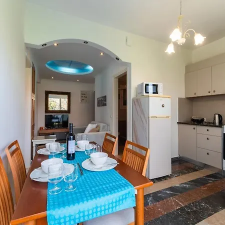 Apartman Eln's Sunlit *