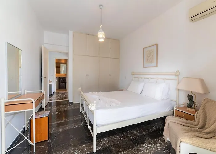 Eln's Sunlit Rhodes City